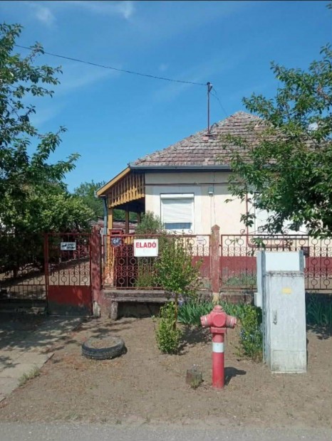 Elad� csal�di h�z Apagy