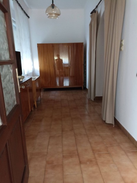 Elad� csal�di h�z Baja Alv�g