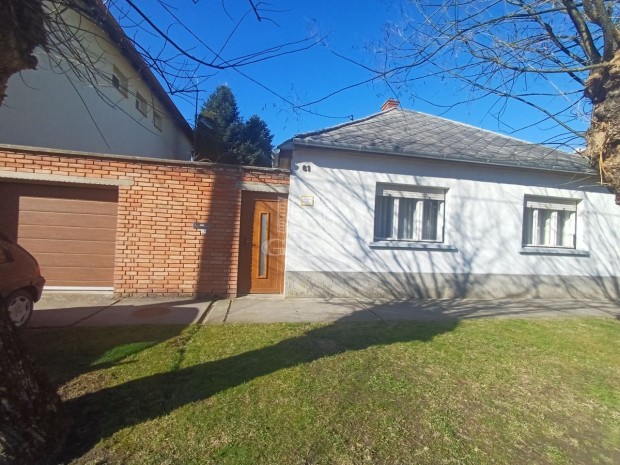 Elad� csal�di h�z Baja, Pet�fi S�ndor utca