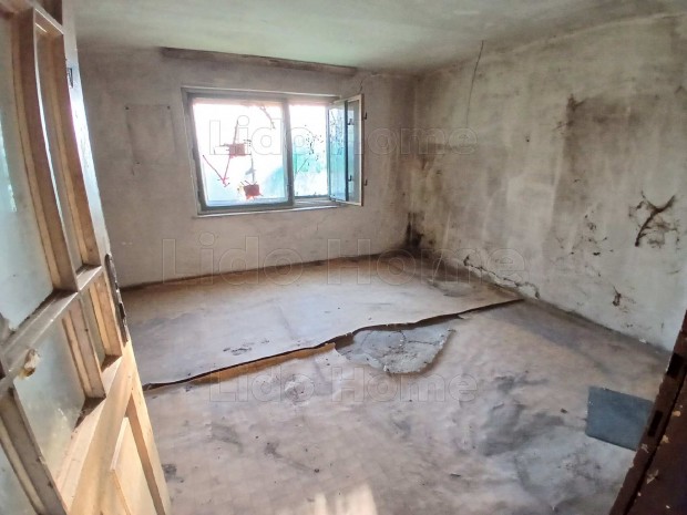 Elad� csal�di h�z Bakonyszentl�szl�n!