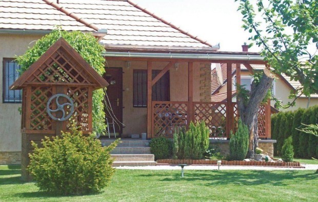 Eladó családi ház Balatonfenyves