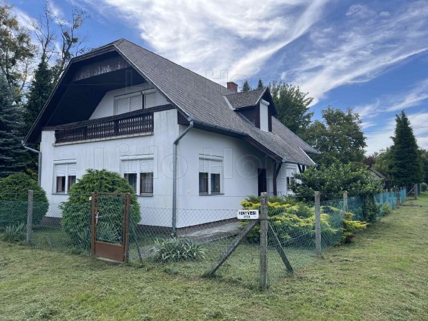 Eladó családi ház Balatonfenyvesen