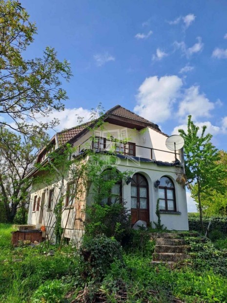 Elad� csal�di h�z Balatonkenese, Kapuv�ri u.