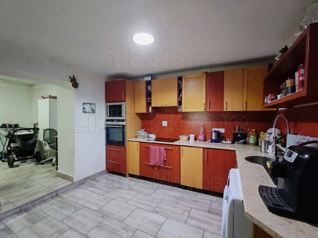 Elad� csal�di h�z Balaton�jlakon!