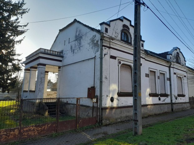 Elad� csal�di h�z Barcson