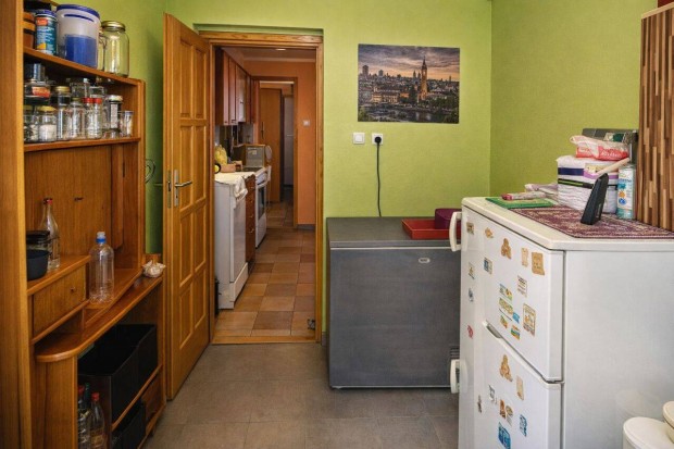 Elad� csal�di h�z Basalon