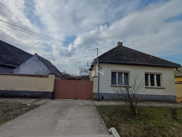 Elad� csal�di h�z B�tmonostor, Csendes, nyugodt utca