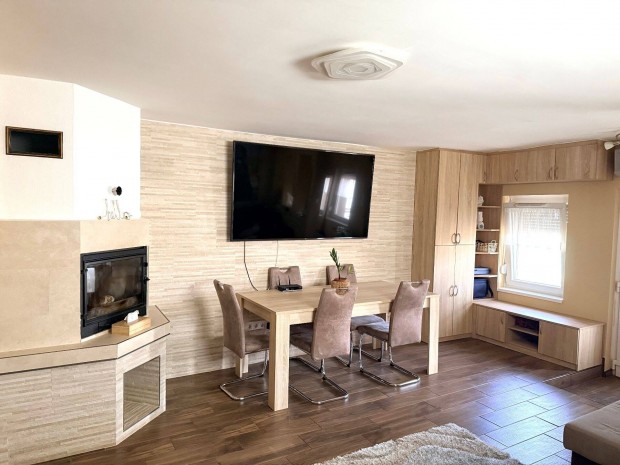 Elad� csal�di h�z B�k�scsaba Veszely kertek