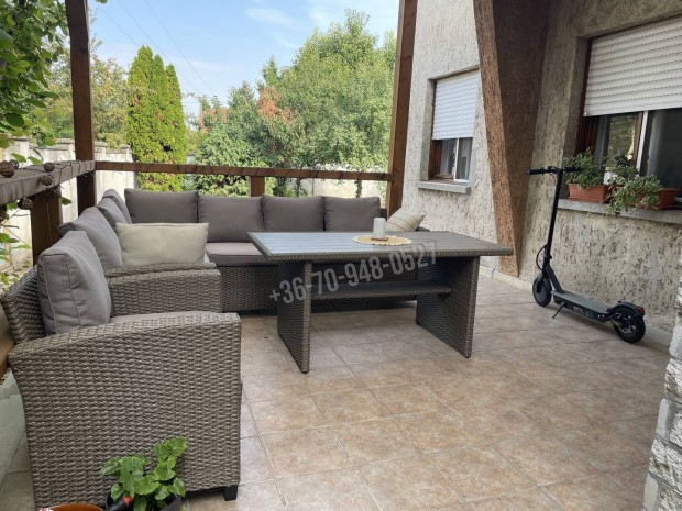 Elad� csal�di h�z B�k�scsab�n! Frissen fel�j�tott, t�gas terek, 80_nsh