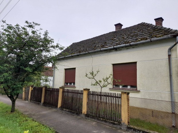 Elad� csal�di h�z B�lav�ron