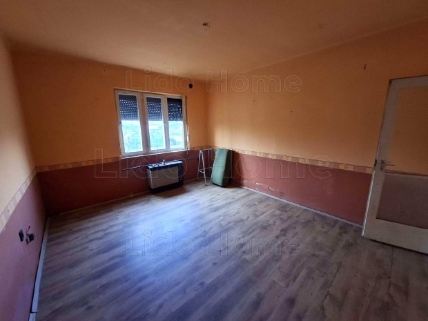 Elad� csal�di h�z Berzenc�n  nyugodt falusi k�rnyezetben