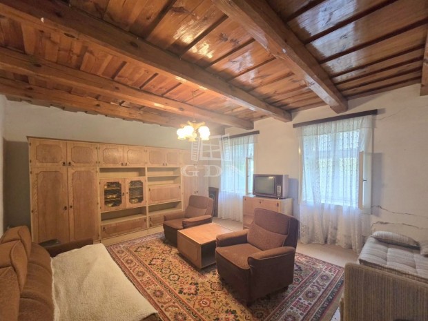 Elad� csal�di h�z Bezer�d, Csal�di h�z csod�s k�rnyezetben!