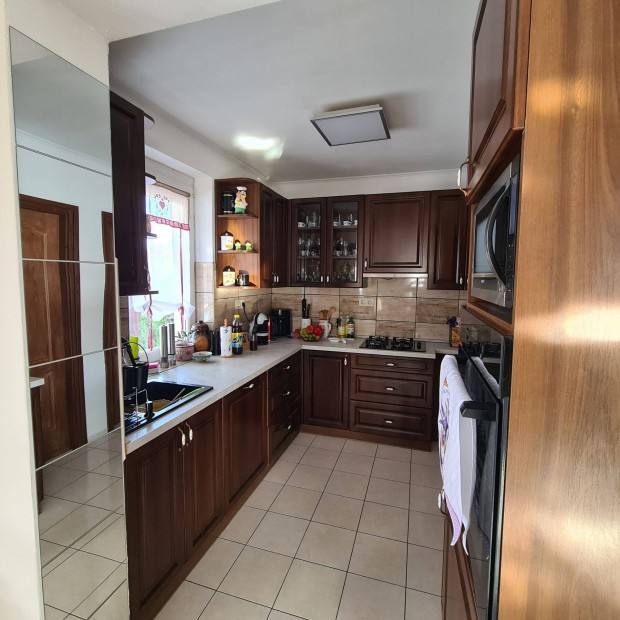 Elad� csal�di h�z Bezin ! Kiz�r�lag irod�nkban !