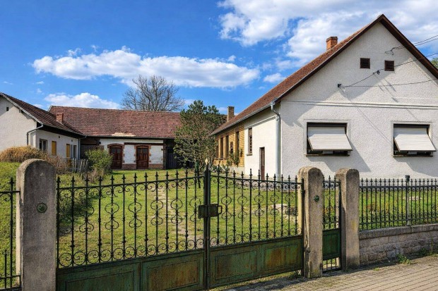 Elad� csal�di h�z Bikalon