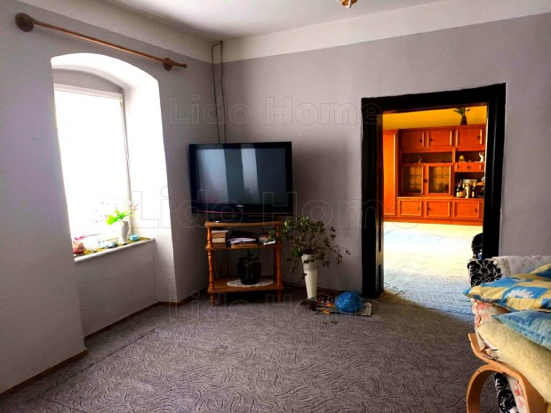 Elad� csal�di h�z Bodajkon