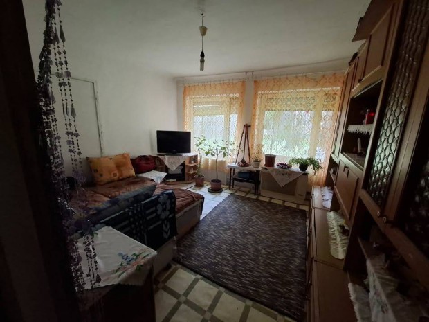 Elad� csal�di h�z B�ny R�talapon !