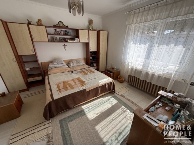 Elad� csal�di h�z Bord�nyban!