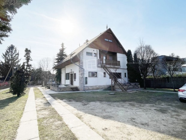 Elad� csal�di h�z Budapest XVII. ker�let, Sz�chenyi utca