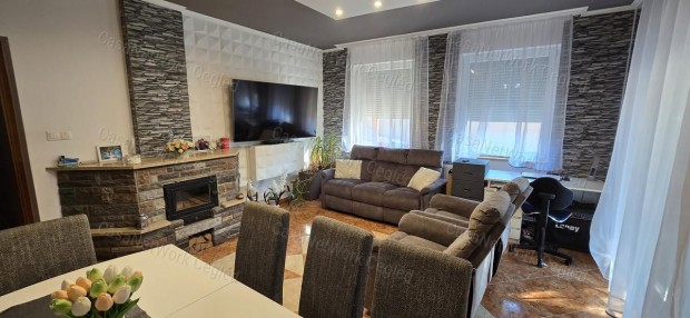 Elad� csal�di h�z Cegl�den!