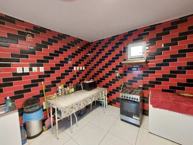 Elado csal�di h�z Cs�k�lyben