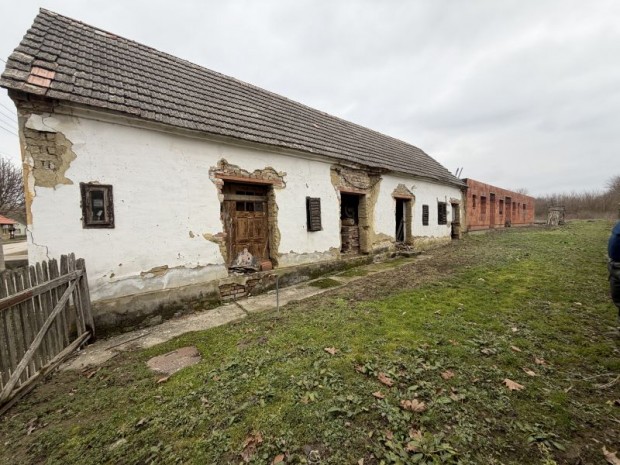 Elad� csal�di h�z D�vaszt�ra