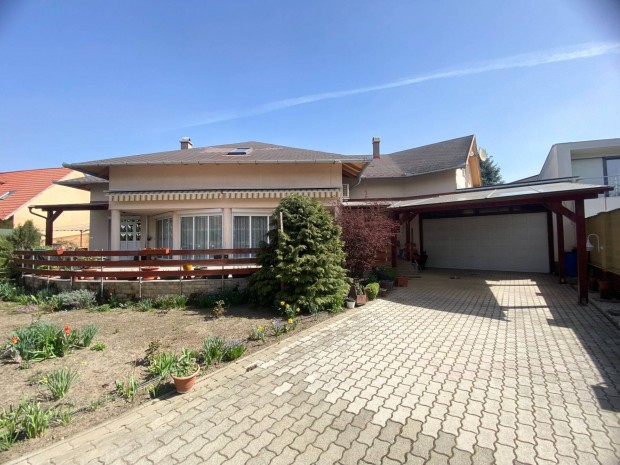 Elad� csal�di h�z Debrecen