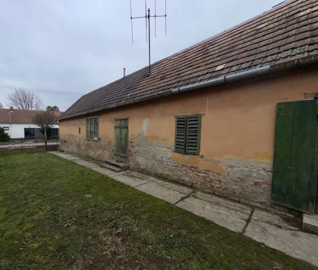 Elad� csal�di h�z Dr�vaszt�ra