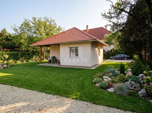 Elad� csal�di h�z Dunakeszi, Frekvent�lt r�szen