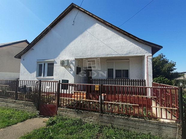 Elad� csal�di h�z Ebes, J�kai utca