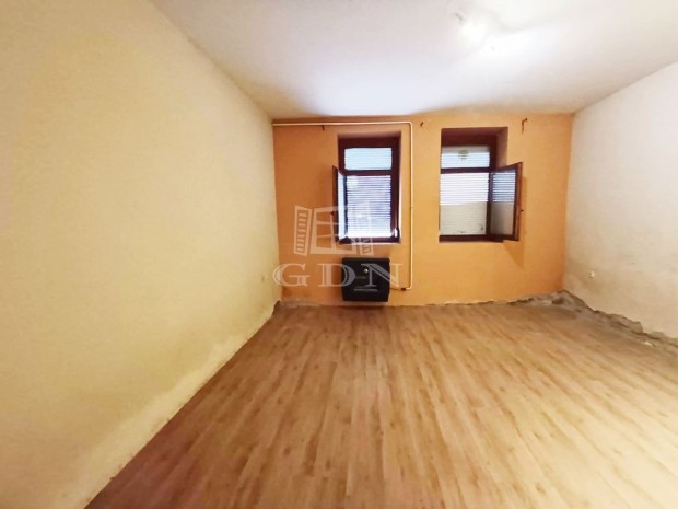 Elad� csal�di h�z Ecser, Pet�fi utca