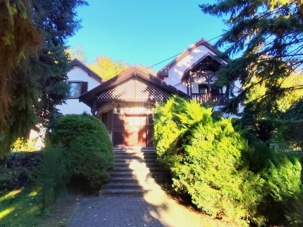 Elad� csal�di h�z Eger, H�z panor�m�val, nagy telekkel!