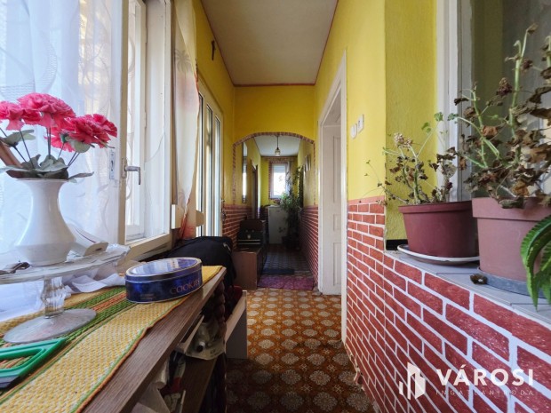 Elad� csal�di h�z Etesen