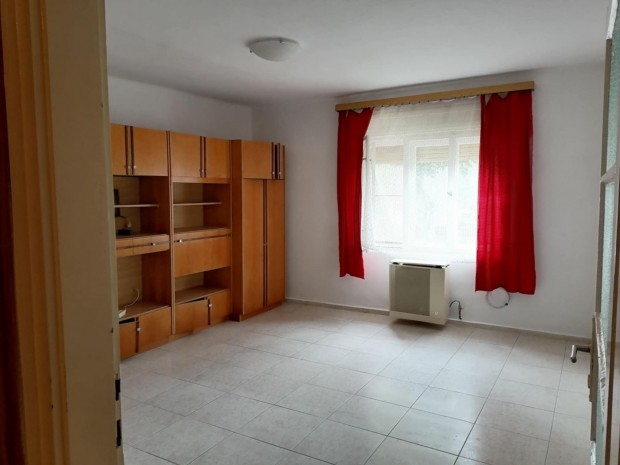 Elad� csal�di h�z Fels�told