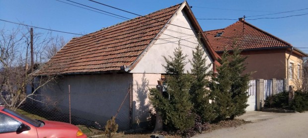 Elad� csal�di h�z Galgah�v�zen