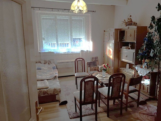 Elad� csal�di h�z G�vavencsell� k�zpontj�ban Pet�fi utc�ban