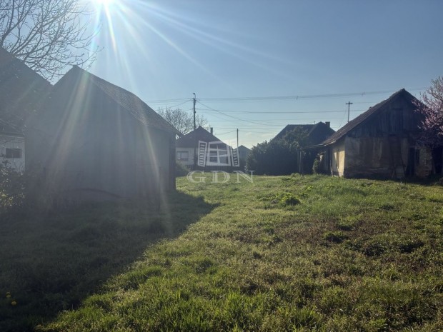 Elad� csal�di h�z Gell�nh�za, H�z nagy ter�lettel, olcs�n!