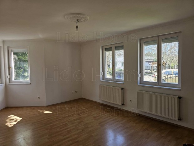 Eladó családi ház Gönyűn.