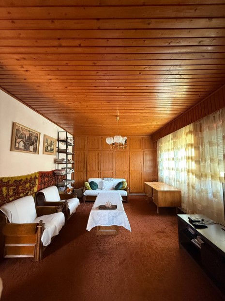 Elad� csal�di h�z Gyomaendr�d�n