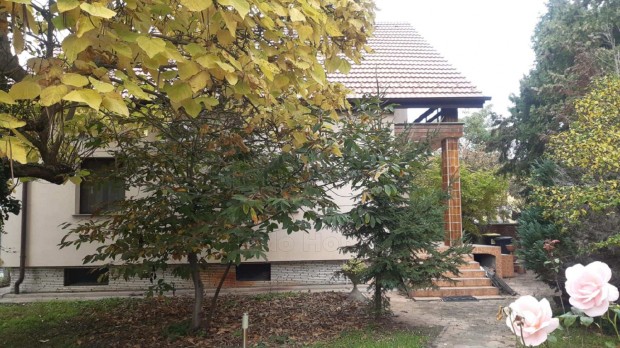 Elad� csal�di h�z Gy�r - Kisb�csa