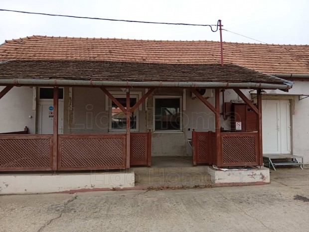 Elad� csal�di h�z Gy�rben