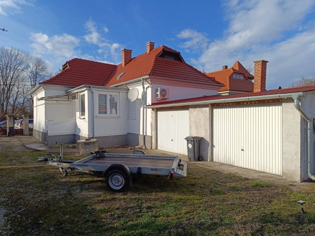 Elad� csal�di h�z Gy�rben !