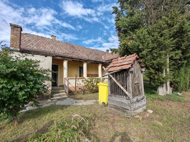 Elad� csal�di h�z Gyugyon!