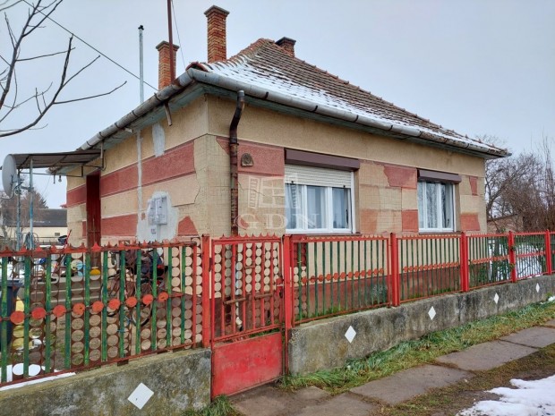 Elad� csal�di h�z Hajd�dorog, Agyag utca