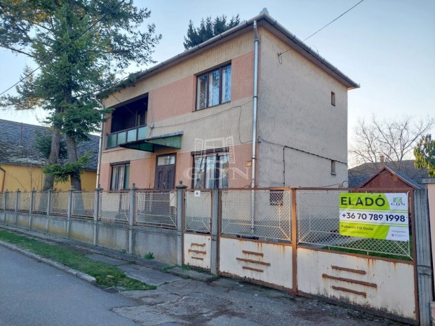 Elad� csal�di h�z Hajd�dorog, Templom utca