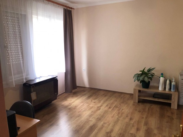 Elad� csal�di h�z Haj�son