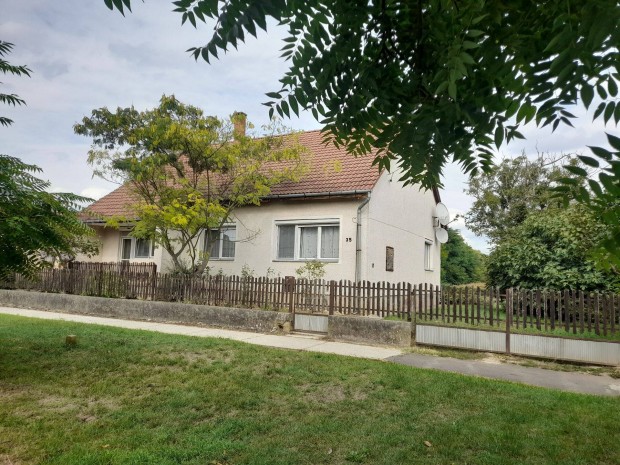 Elad� csal�di h�z Homokszentgy�rgy�n