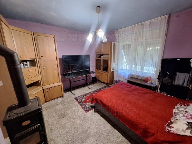 Elad� csal�di h�z Igalban, csendes utc�ban!