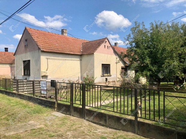 Elad� csal�di h�z Ikl�db�rd�c�n!