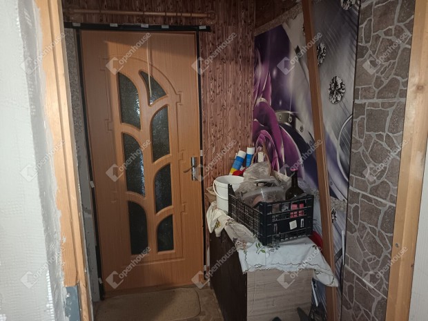 Elad� csal�di h�z Kadark�ton