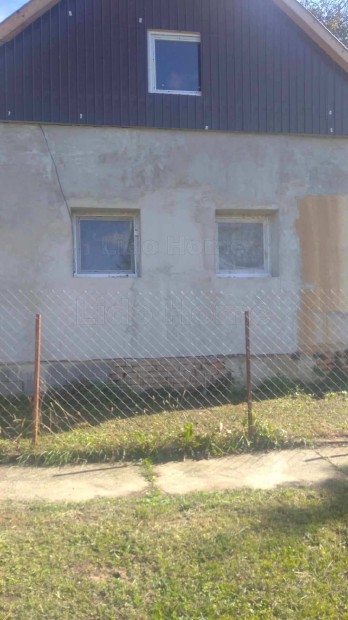 Elad� csal�di h�z Kadark�ton